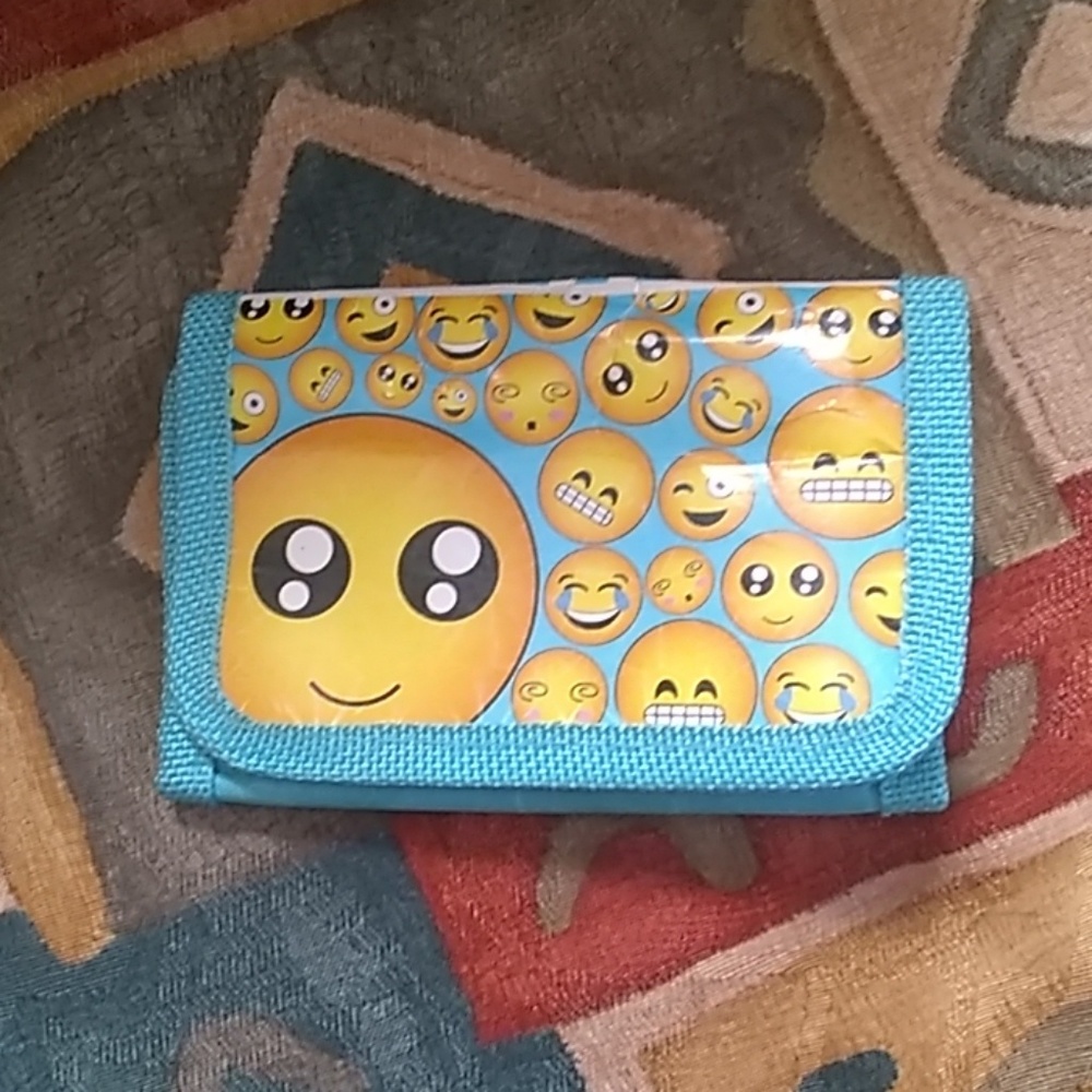 One piece of asstored emoji face wallet